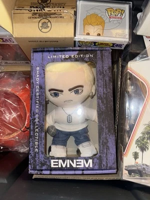 Juguete de peluche Eminem/sombreado delgado exclusivo raro.  Firma Shady impresa en caja. Nuevo Foto 1 de 4