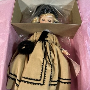 #1528 Madame Alexander Dezember 14 Zoll Puppe mit Box, - Bild 1 von 3