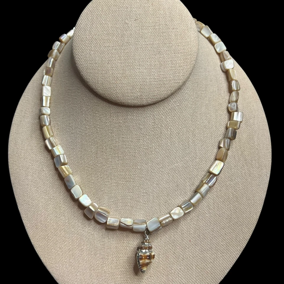 Mother of Pearl Bead Necklace with Seashell Pendant Boho Beachy Jewelry 17 in - Image 1 of 4