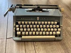 Brother De Luxe 233 Typewriter - Usable, requires maintenance - Picture 1 of 9