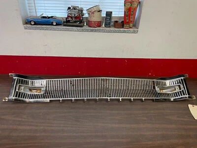 Dodge Dart 1967 rejilla con carcasas de luz de estacionamiento 722 Foto 1 de 4