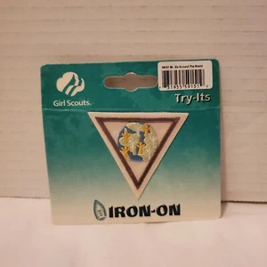 Brownie Girl Scouts AROUND THE WORLD, NEW Try-Its Badge Iron-on, Leaders - Picture 1 of 2