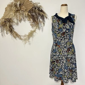Review Woman’s Daisy Floral Print Dress Pussybow Neck Tie Botanical Size 10 Boho - Picture 1 of 11