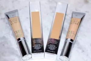 BECCA SKIN LOVE WEIGHTLESS BLUR FOUNDATION choose color - Picture 1 of 2