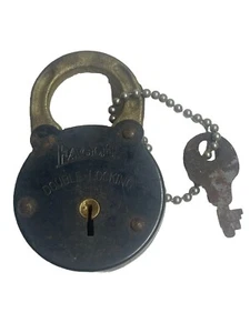 Vintage doppelt verriegelbares Adler Vorhängeschloss mit funktionierendem Schlüssel - Bild 1 von 3
