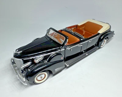 Road Signature Presidential Series - 1938 Cadillac V-16 Presidential Limo - Image 1 of 4