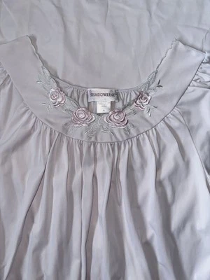Camisón Shadowline Vintage Largo Talla Mediana Bordado Lavanda Manga Corta Foto 1 de 4