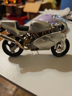 Maisto Silver Ducati мотоцикл пластик/литая под давлением смесь - 4,5 дюйма - Изображение 1 из 4