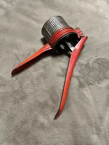 VINTAGE 1950's RED KITCHEN UTENSIL by HANDY THINGS / USA POTATO RICER MASHER - Picture 1 of 4