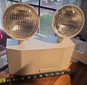 Cabezales grandes de luz de emergencia compacta Emergi-Lite 12V 12JSM36-2 9W cuña 120/277V - Imagen 1 de 7