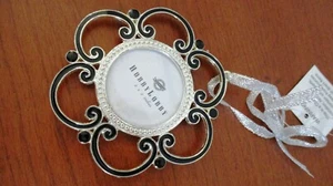 Hobby Lobby ~ SILBER mit SCHWARZ 2"" x 2"" Metall BILDERRAHMEN ORNAMENT ~ NEU - Bild 1 von 3