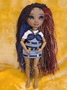 Muñeca de moda Vanessa Tempo arco iris alto Rockstar micro cabello trenzado. - Imagen 1 de 8