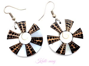 Pagoda shell and Shiva Shell Earrings - Picture 1 of 6