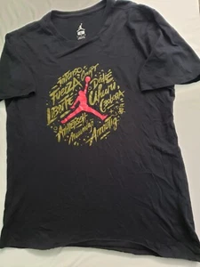 T-shirt Nike Air Jordan City nera rossa e oro design frontale giovanile taglia large - Foto 1 di 5