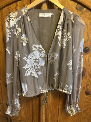 Blusa para mujer Astr floral de manga larga con puños ajustados talla pequeña nueva con etiquetas Foto 1 de 4