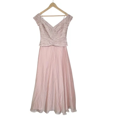 Vestido Formal Cachet Talla 8 Rosa Acanalado Plisado Hombro Descubierto Cuentas Vestido de Noche Usado en Excelente Condición Foto 1 de 4