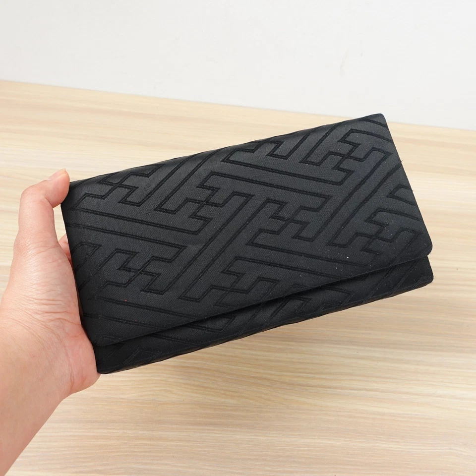 Cartera sin asas de lona negra pequeña bordada geométrica clásica solapa formal DE COLECCIÓN Foto 1 de 4