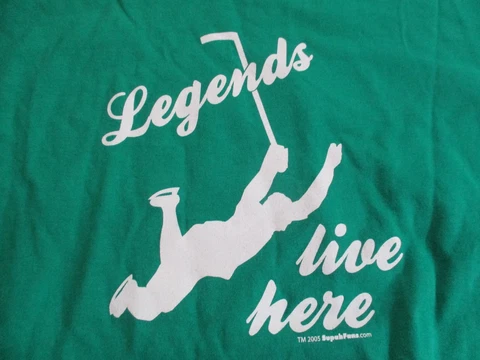 BOBBY ORR No. 4 BOSTON BRUINS "Legends Live Here" (MED) T-Shirt Entering GARDEN Cover