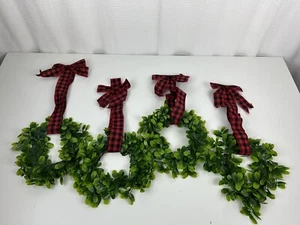Weihnachtskränze 4er Set Urlaub Tür Fenster Dekorationen 8" rot schwarz kariert Schleifen - Bild 1 von 3