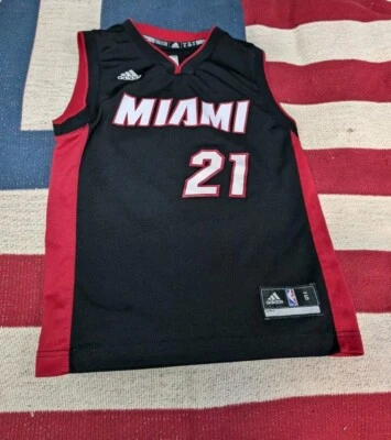 Camiseta Nike Para Hombres Negra Roja Miami Heat Hassan Whiteide #21 NBA Talla Juvenil Niños S Foto 1 de 4