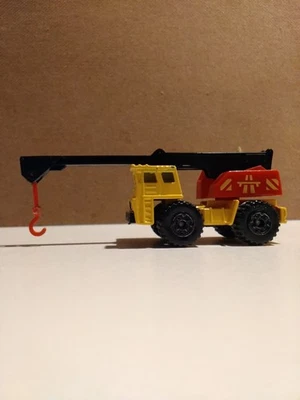 MOBILE CRANE Matchbox 1984 Yellow Construction Equipment 1:90 - Image 1 of 4