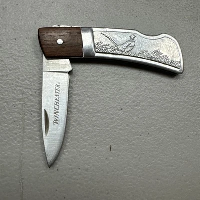 Navaja de Bolsillo Plegable Winchester Blockback Acero Inoxidable 3D Pájaro en una Escena Natural Foto 1 de 4