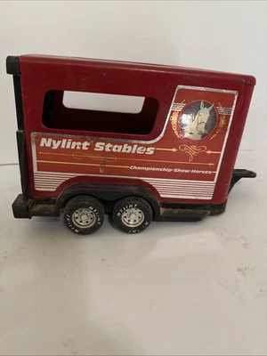 Vintage Nylint Stables Red Championship Show Horse Trailer - Image 1 of 4