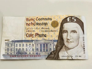 IRISCHER £5 FÜNF-PFUND-SCHEIN - CATHERINE MCAULEY £5 - 5 PUNTS - zirkuliert - Bild 1 von 2