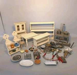 Konvolut Puppenstubenmöbel Küche Zubehör Esszimmer Geschirr Töpfe Besteck Mix #2 - Bild 1 von 14