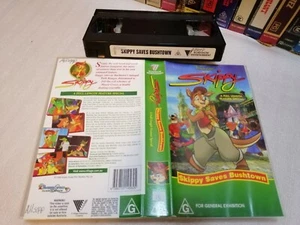 SKIPPY - SKIPPY SAVES BUSHTOWN - Rare Australian Roadshow Issue on Vhs - CARTOON - Picture 1 of 1