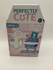 Muñeca Bebé Perfectamente Linda: Serie 2 Conjunto Misterioso Accesorios Silla Alta NUEVO en Caja - Imagen 1 de 4