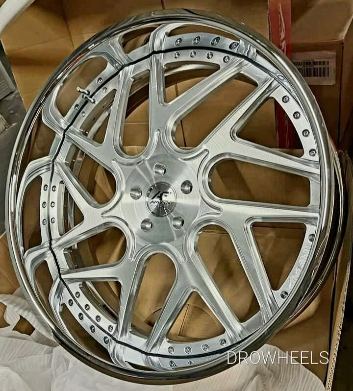 RUEDAS ESCALONADAS AMANI FORJADAS 26" 5 orejetas LLANTAS CEPILLADAS BENZ BENTLEY AUDI 4 NUEVAS Foto 1 de 1