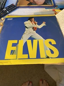 Elvis huge yellow letters to vinyls RCA - Picture 1 of 7
