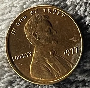 LINCOLN MEMORIAL 1977 PENNY NO MINT MARK IN NICE CONDITION rare shiny coin 1c - Picture 1 of 2