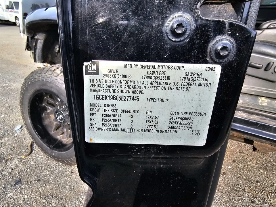 Used Rear Axle Assembly Rear fits: 2004 Chevrolet Silverado 2500 pickup w/o Quad Foto 1 de 4