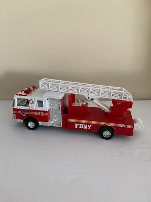 Camión de bomberos fundido a presión Daron FDNY - usado - leer descripción Foto 1 de 4