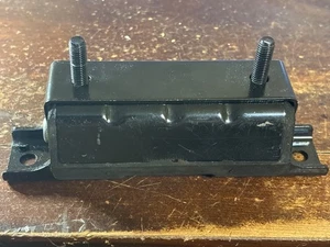 Transmission Mount for H2 JIMMY SUBURBAN SAVANA SIERRA SILVERADO SONOMA YUKON - Picture 1 of 2