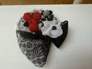 Spilla/Fermaglio per capelli "Fiori in tessuto" colore nero-rosso - Foto 1 di 3