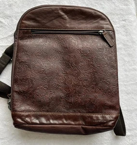 Mochila Jack Georges Repujada Cuero Genuino Convertible Marrón Cruz - Imagen 1 de 13