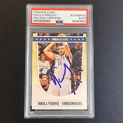Tarjeta firmada por Nikola Pekovic 2012-13 Panini NBA Hoops #13 automático PSA madera losa Foto 1 de 2