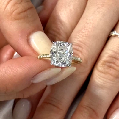 Anillo de compromiso envolvente exclusivo de moissanita de hielo triturado de 3,85 quilates en oro amarillo de 14 quilates Foto 1 de 4