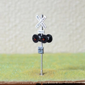 1 x OO / HO scale railroad crossing signal LED made 4 target faces silver #2SL4 - Picture 1 of 5