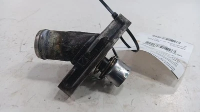 Soporte de montaje de carcasa termostato Infiniti G37 2011 2012 2013 Foto 1 de 4