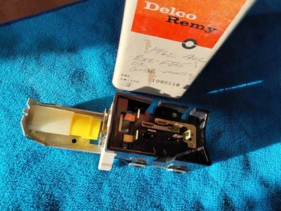 NOS GM 1962 年 OLDS DELTA 88 STARFIRE OLDSMOBILE 98 头灯开关 DASH 带 O 指南 — 第 1/4 张图片