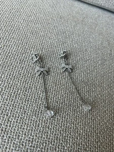 Pendientes colgantes Chanel con lazo - Imagen 1 de 4