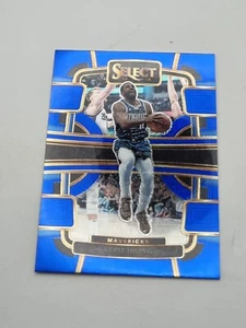 Panini 2023-24 Select NBA No. 21 Kyrie Irving Blue Cracked Ice Prizm - Picture 1 of 5