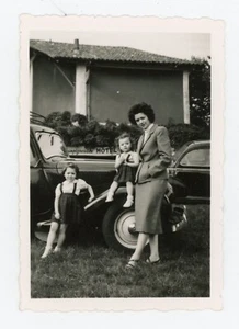 PHOTO snapshot amateur 1951, une voiture ancienne roue jante old car - Picture 1 of 2