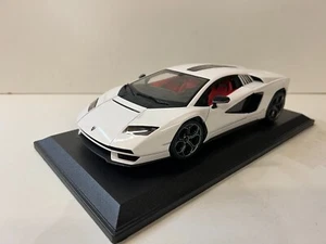 Lamborghini Countach LPI 800-4, Maisto 1/18 1:18 Modell Modellauto weiß - Bild 1 von 5