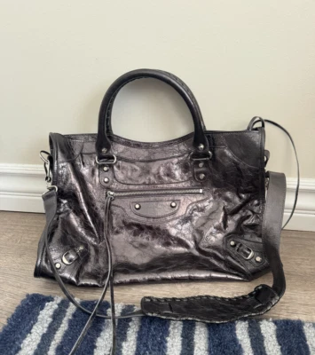 Bolso Balenciaga Le City Bolso Mediano Metalizado en Acero Gris Plata Herrajes Foto 1 de 4