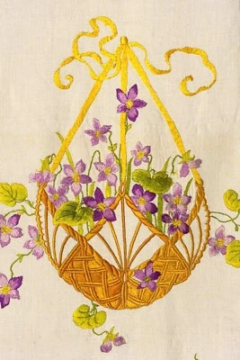 BRODERIE MAIN AUX FILS DE SOIE SUR LIN PANIER DE VIOLETTES PANNEAU BRODÉ MAIN - Photo 1/4